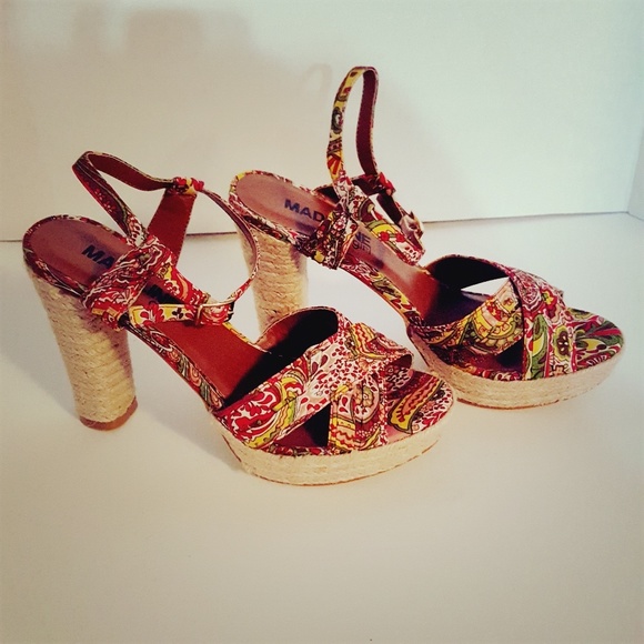 MADELINE GIRL - SANDCASTLE PLATFORM HEELS NWOB - Picture 7 of 8